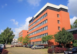 GUVH - Außenaufnahme Sommer Außenaufnahme des GUVH Gebäudes im Sommer