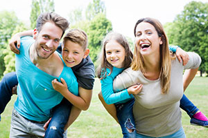 Familie mit Kindern Familie mit Kindern