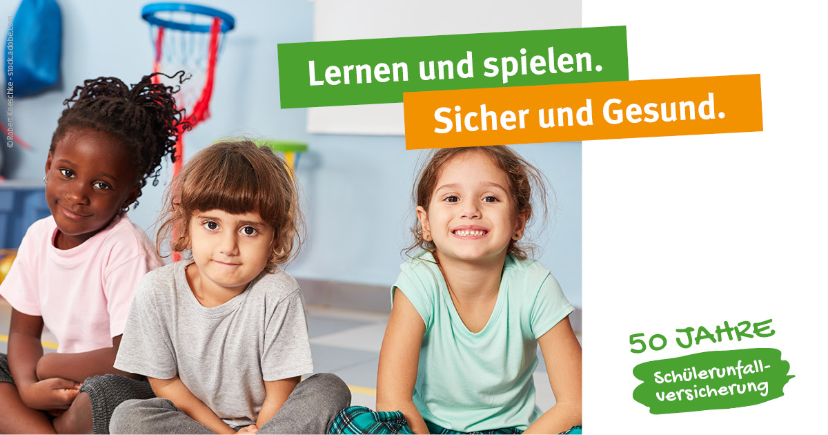 drei sitzende Kinder