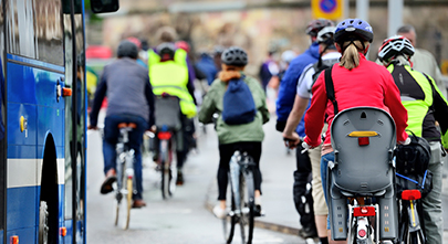 Fahrradfahrer im Straßenverkehr